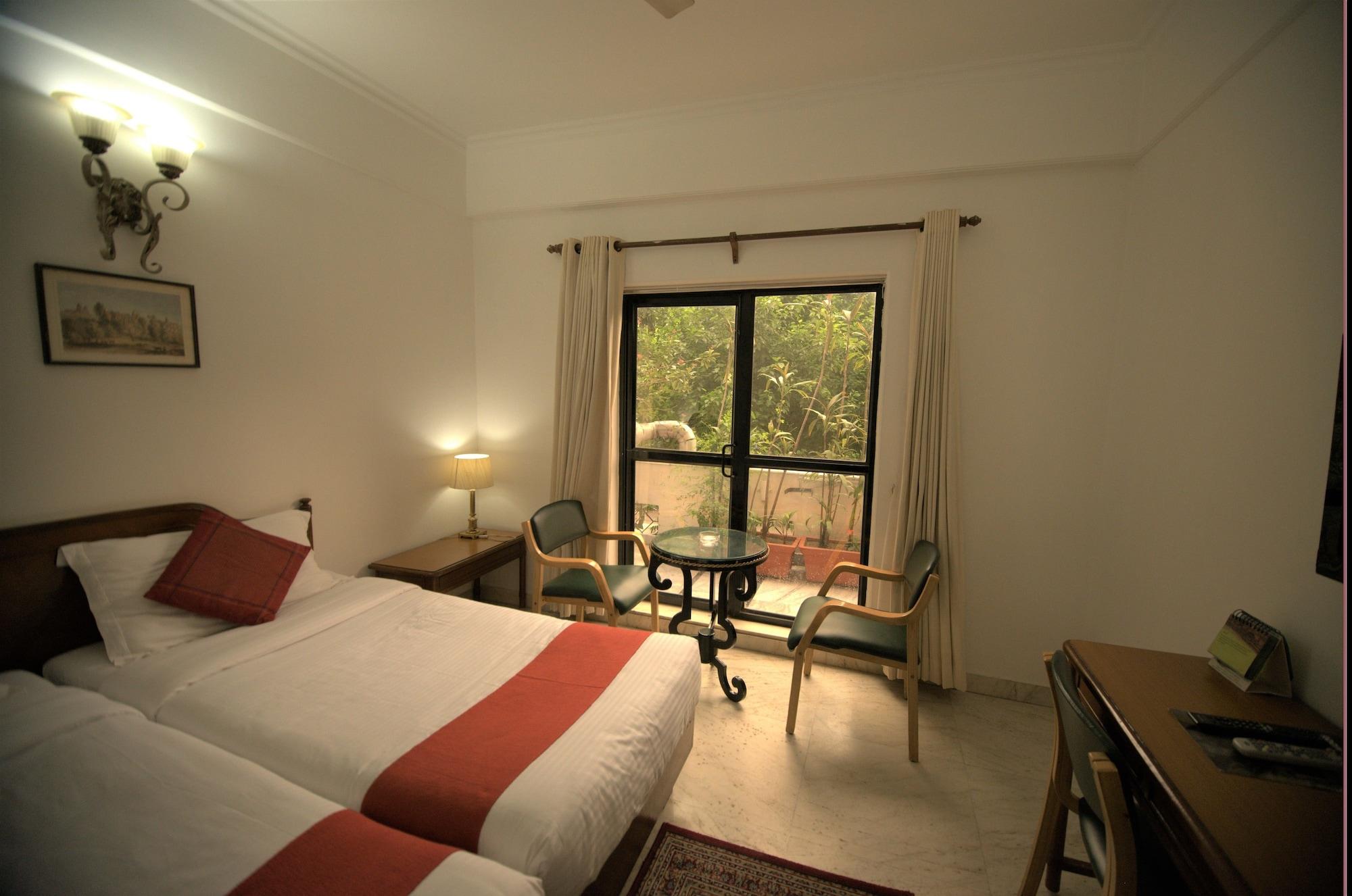 Hotel Palm Greens New Delhi Exteriör bild