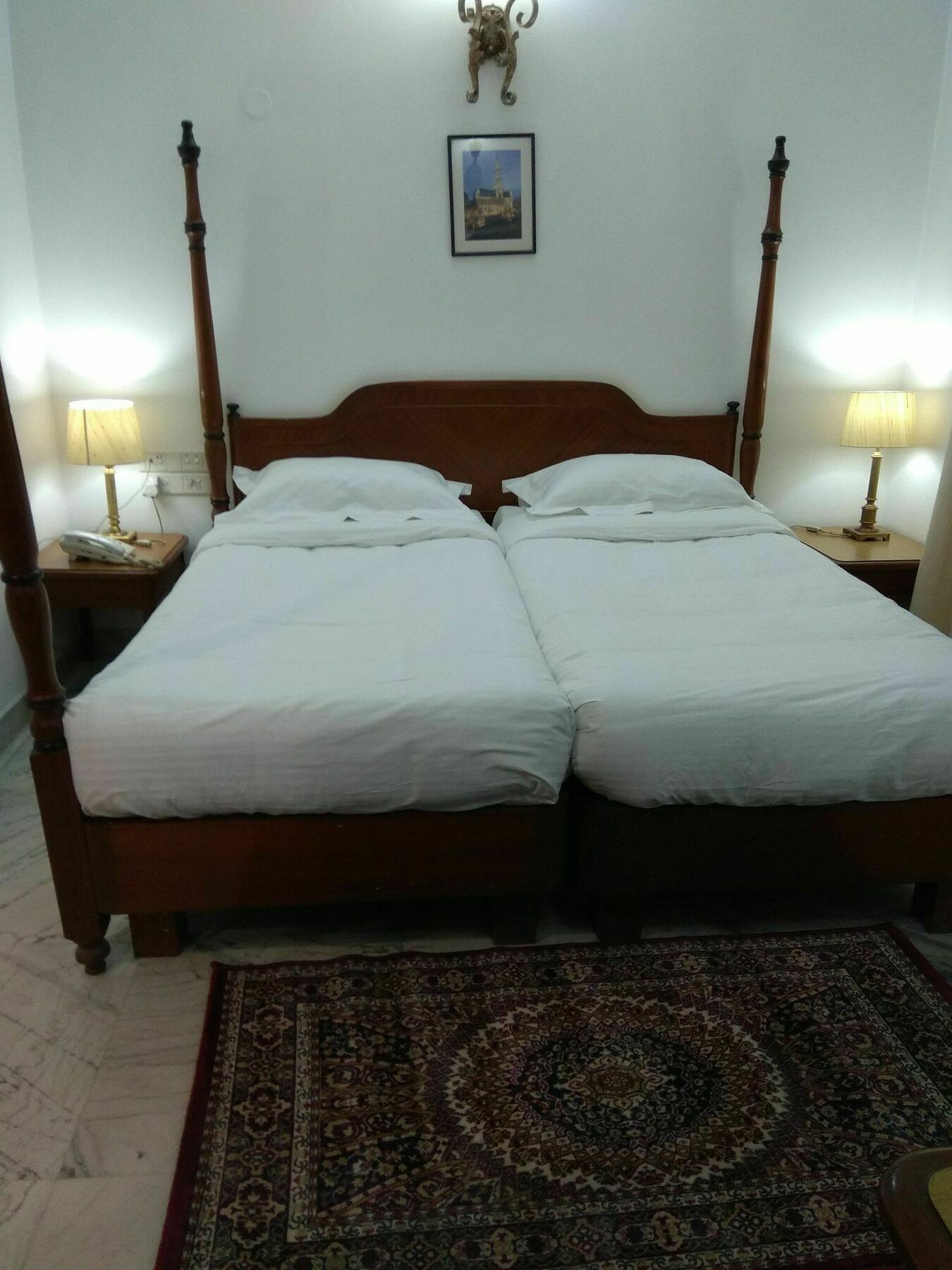 Hotel Palm Greens New Delhi Exteriör bild